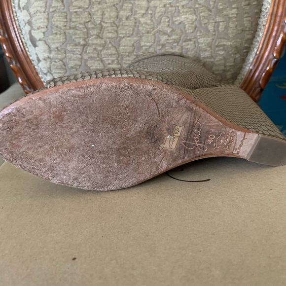 Joie Windsor lizard embossed bootie. Gravel color. Sz 40 - Picture 3 of 4